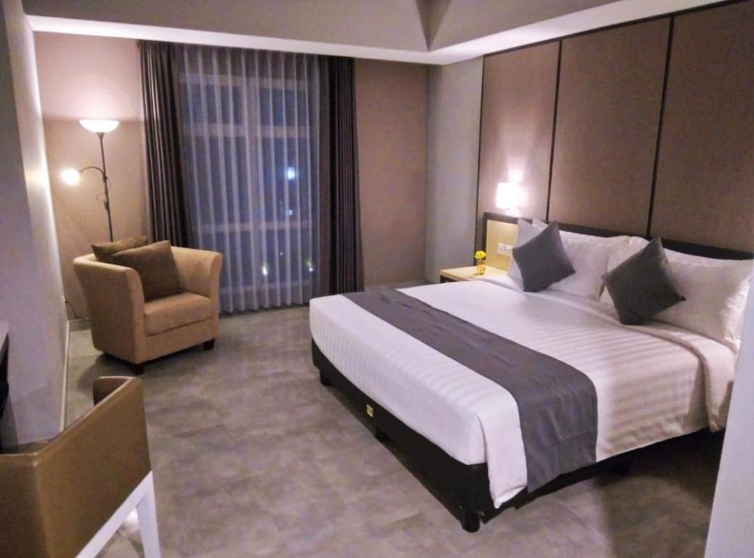 Bess Mansion Hotel Surabaya Wonotjolo Zewnętrze zdjęcie