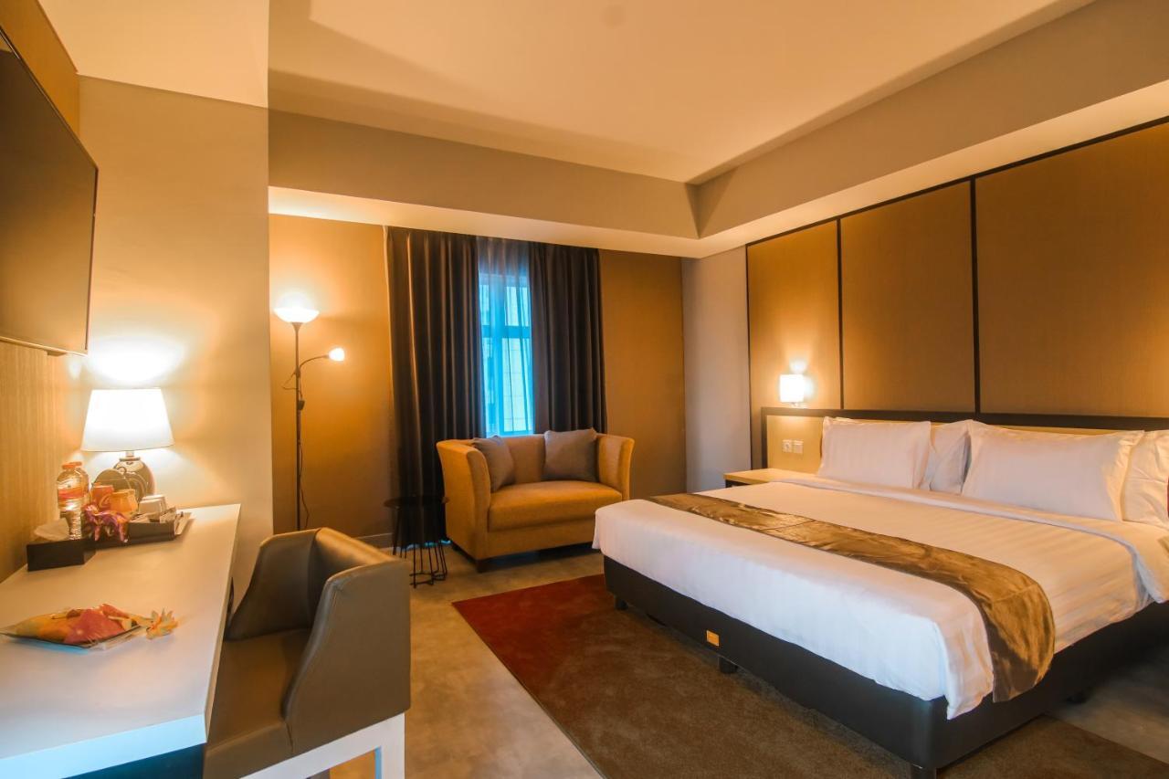 Bess Mansion Hotel Surabaya Wonotjolo Zewnętrze zdjęcie