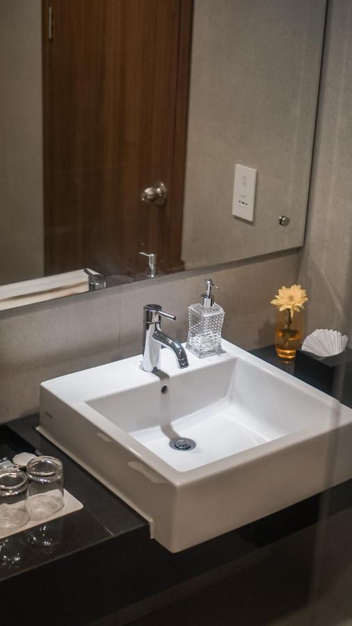 Bess Mansion Hotel Surabaya Wonotjolo Zewnętrze zdjęcie