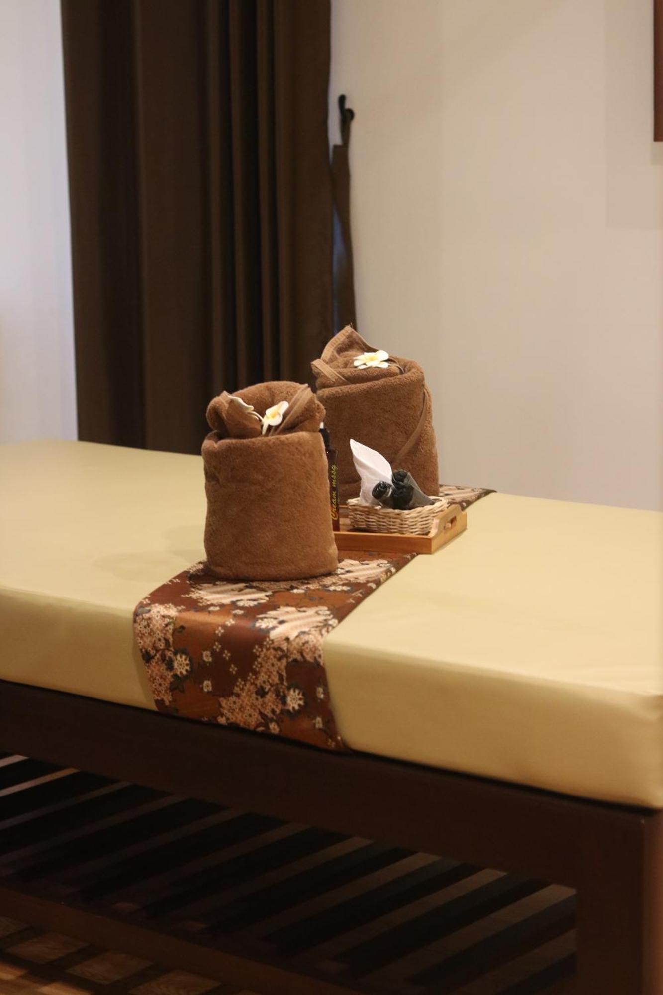 Bess Mansion Hotel Surabaya Wonotjolo Zewnętrze zdjęcie