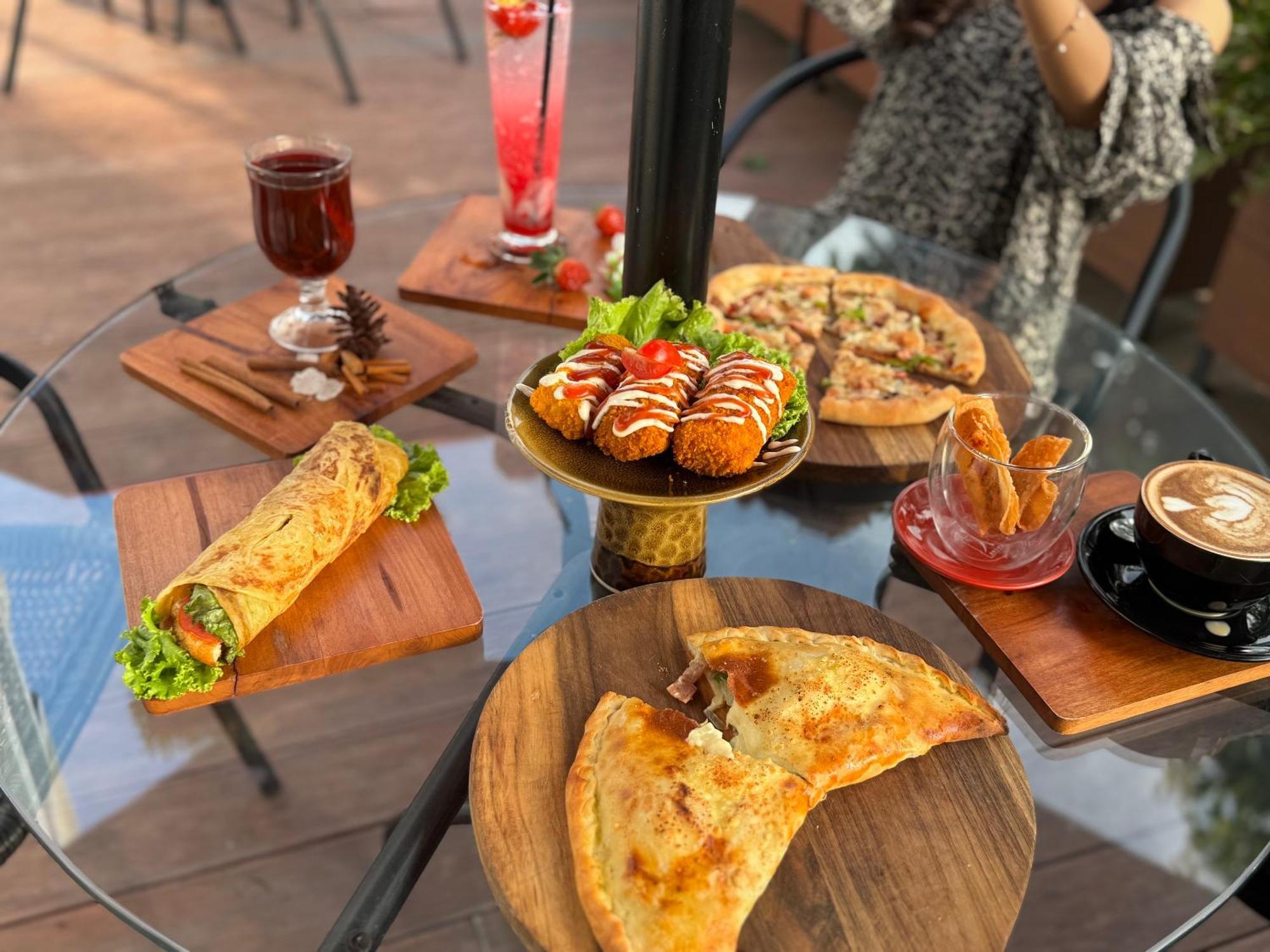 Bess Mansion Hotel Surabaya Wonotjolo Zewnętrze zdjęcie